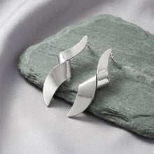 Load image into Gallery viewer, Drop Silver Oversized Twist Sculpted Earrings
